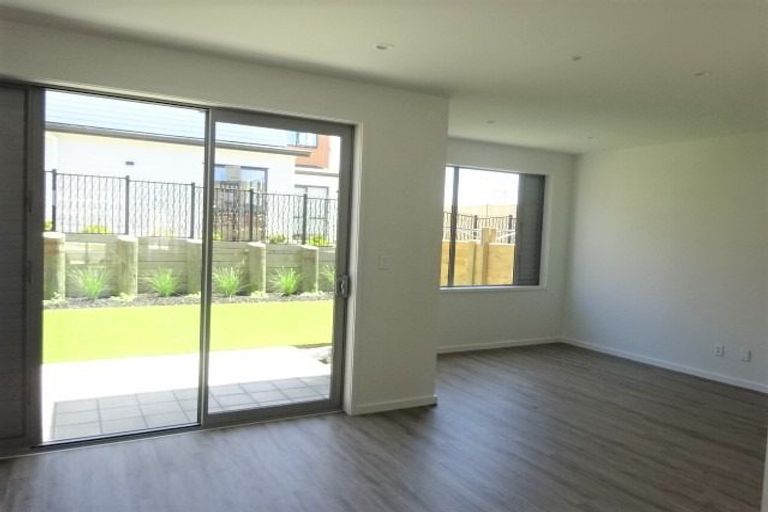 Photo of property in 3 Gunn Way, Hobsonville, Auckland, 0616