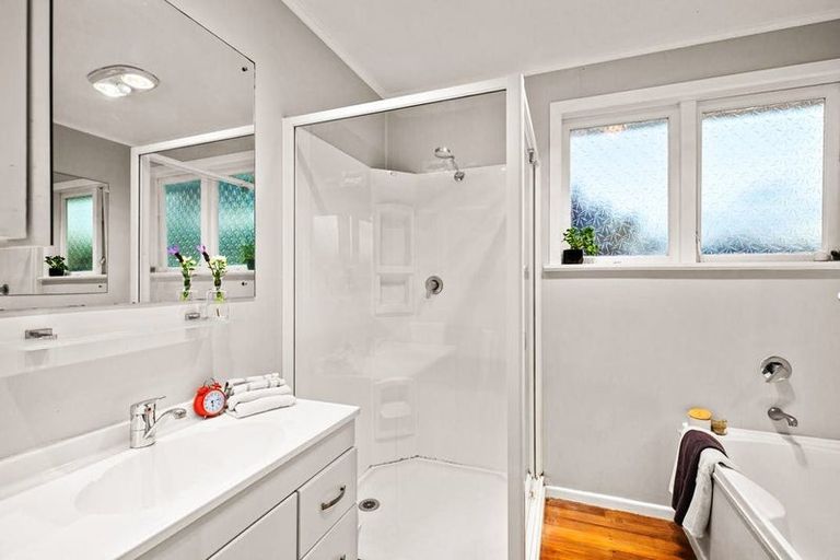 Photo of property in 112 Rathgar Road, Henderson, Auckland, 0610