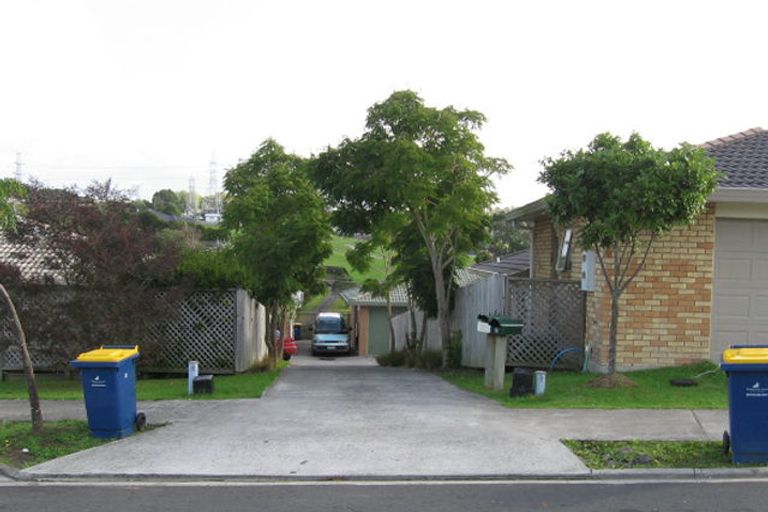 Photo of property in 27 Ginders Drive, Massey, Auckland, 0614