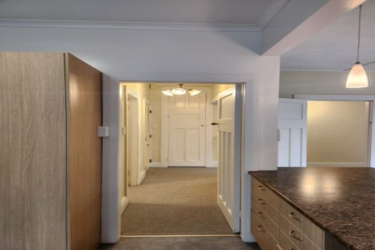 Photo of property in 64 Fairview Crescent, Kelburn, Wellington, 6012