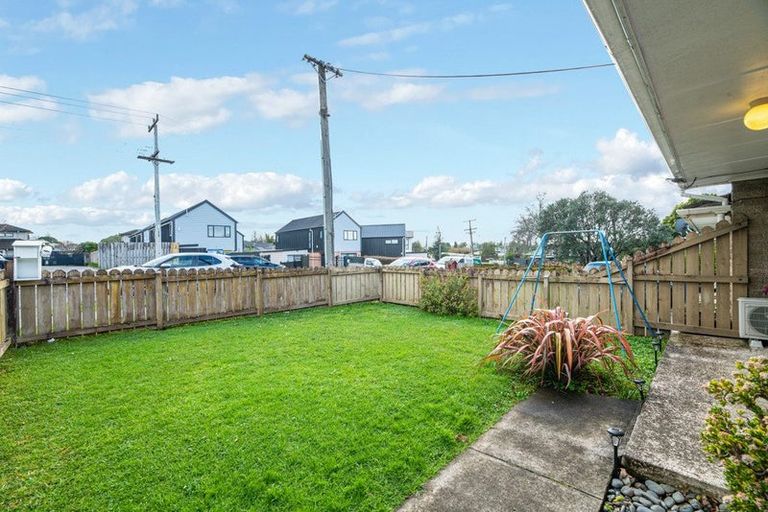 Photo of property in 2/29 Nikau Street, New Lynn, Auckland, 0600