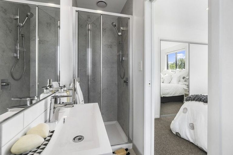Photo of property in 12f Greenock Road, Ranui, Auckland, 0612