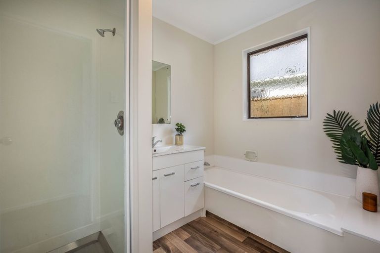 Photo of property in 25 Staysail Place, Whitby, Porirua, 5024