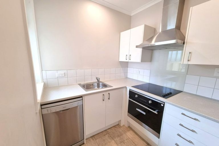 Photo of property in 4 Manley Terrace, Newtown, Wellington, 6021