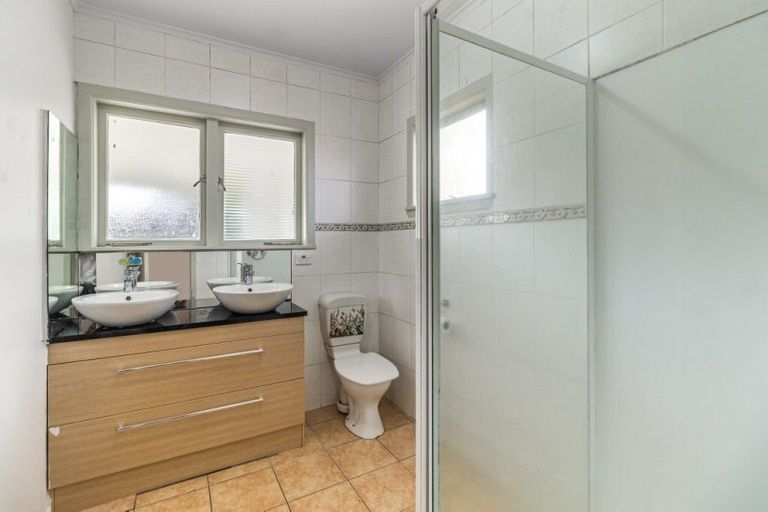 Photo of property in 21 Routley Drive, Glen Eden, Auckland, 0602