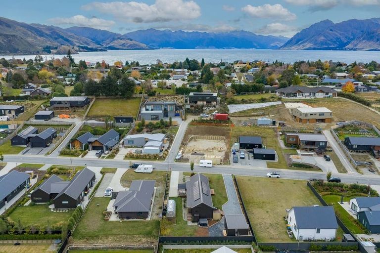 Photo of property in 14 Tomtit Crescent, Lake Hawea, 9382