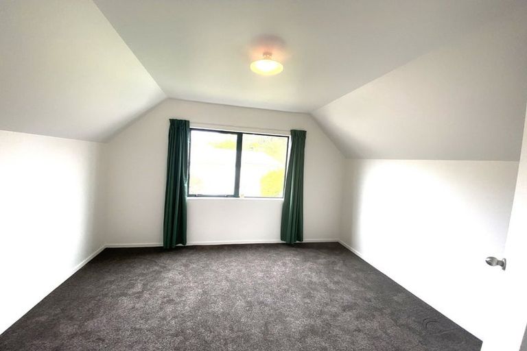 Photo of property in 32a Horokiwi Road West, Newlands, Wellington, 6037