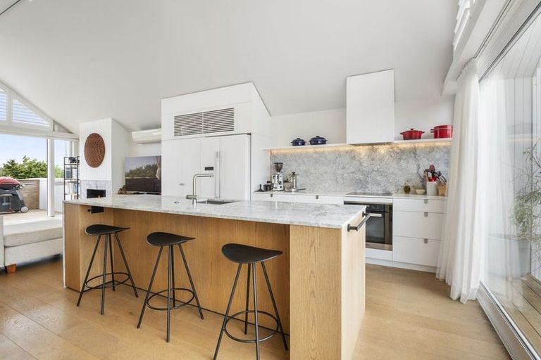 Photo of property in 92c Hinemoa Street, Birkenhead, Auckland, 0626