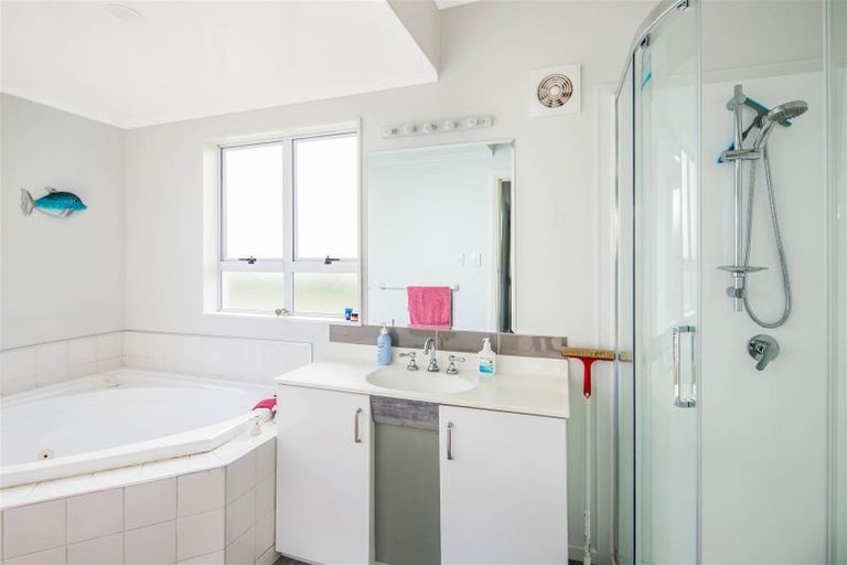 Photo of property in 29 Fraser Avenue, Johnsonville, Wellington, 6037