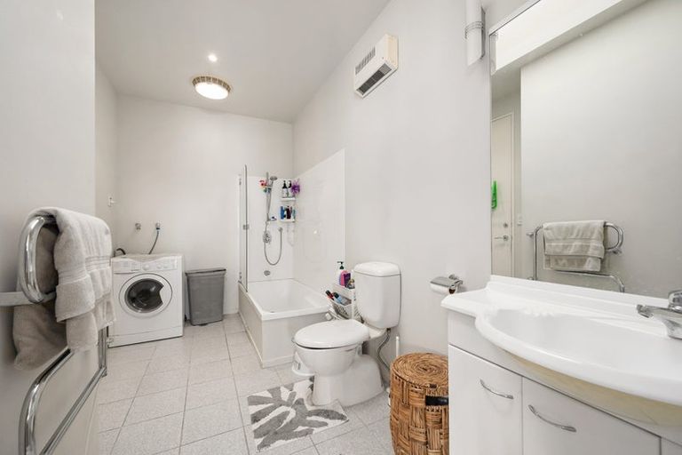 Photo of property in De Vere Apartments, 25/23 Tennyson Street, Te Aro, Wellington, 6011