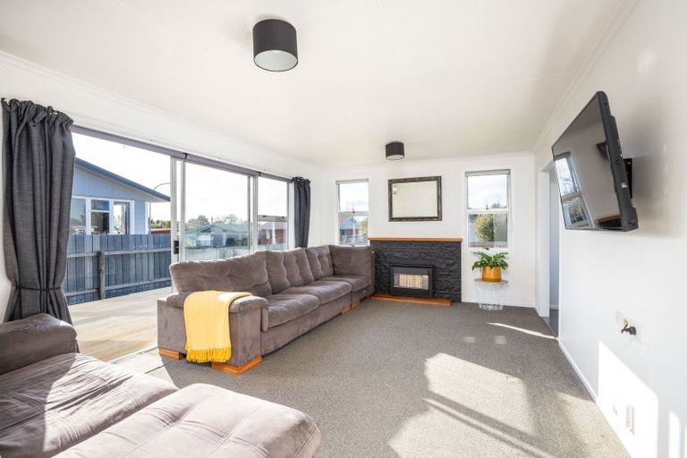 Photo of property in 3 Karaka Street, Inglewood, 4330