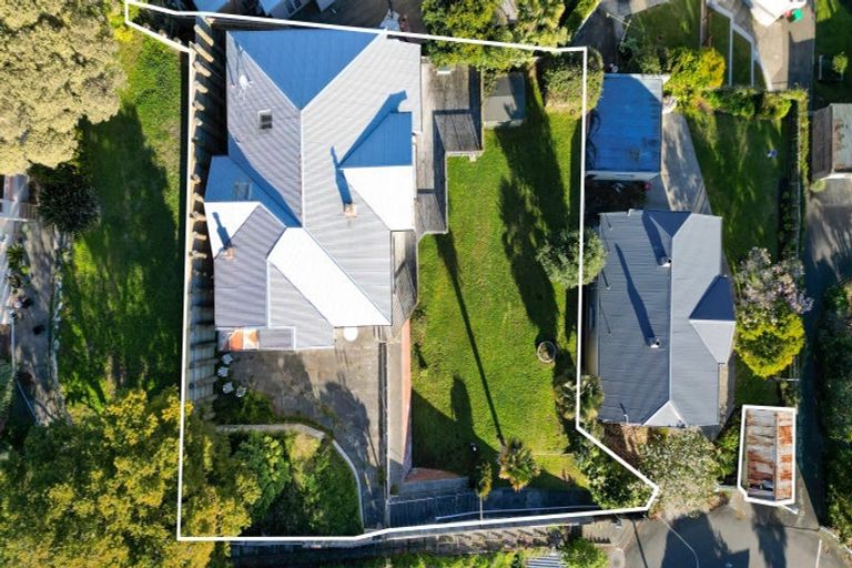 Photo of property in 33 Seapoint Road, Bluff Hill, Napier, 4110