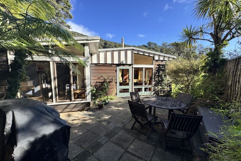 Photo of property in 7 Huia Road, Days Bay, Lower Hutt, 5013