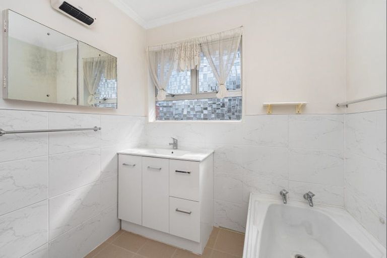 Photo of property in 11 Chippendale Crescent, Highbury, Palmerston North, 4412