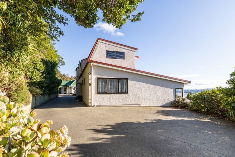 Photo of property in 21 Denholm Road, Hospital Hill, Napier, 4110
