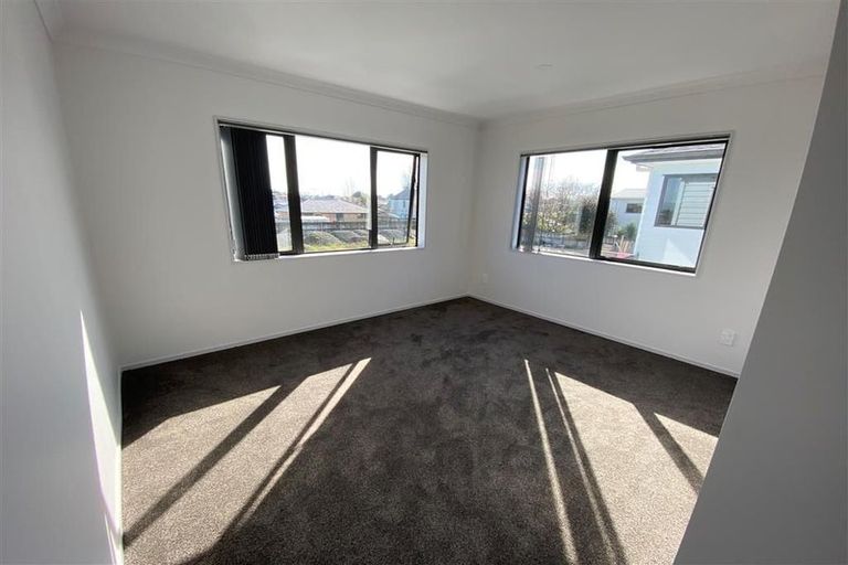 Photo of property in 9 Nagra Lane, Papakura, 2110