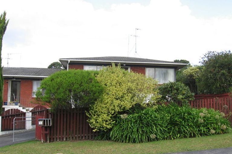 Photo of property in 3/1 Forsythe Place, Massey, Auckland, 0614