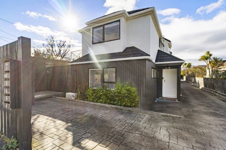 Photo of property in 1/163 Queens Drive, Lyall Bay, Wellington, 6022