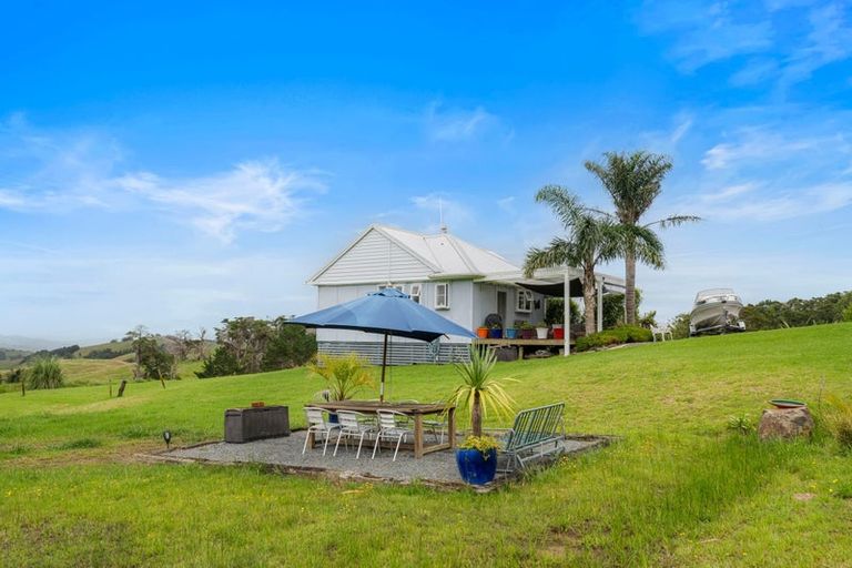Photo of property in 817a Whakapirau Road, Whakapirau, 0583