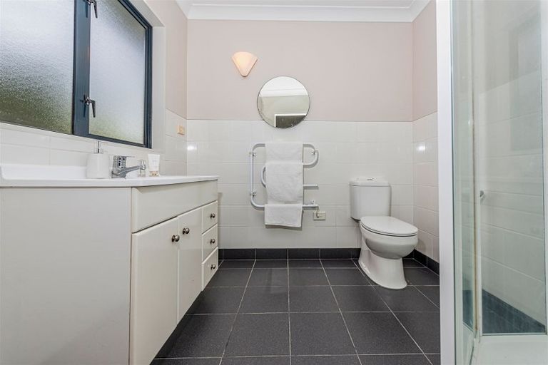 Photo of property in 25 Hogarth Rise, West Harbour, Auckland, 0618