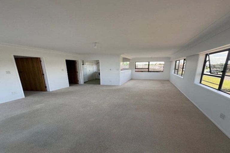 Photo of property in 2 Empire Road, Orewa, 0931