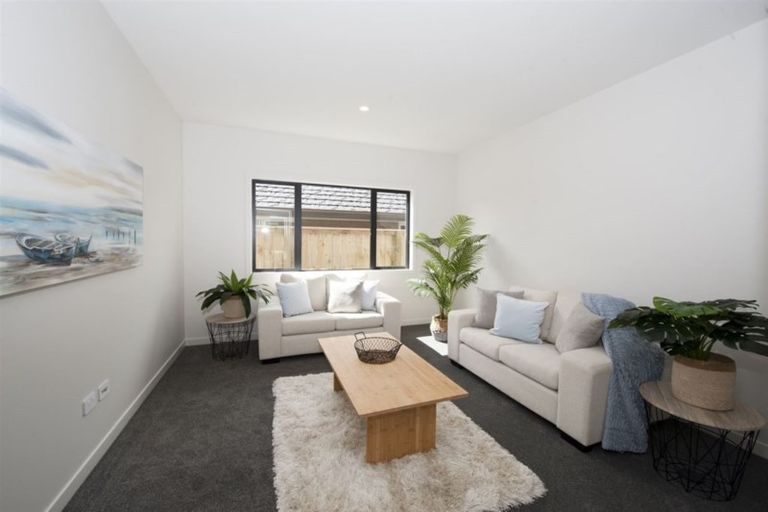 Photo of property in 17 Papa Orchard Drive, Kumeu, 0810