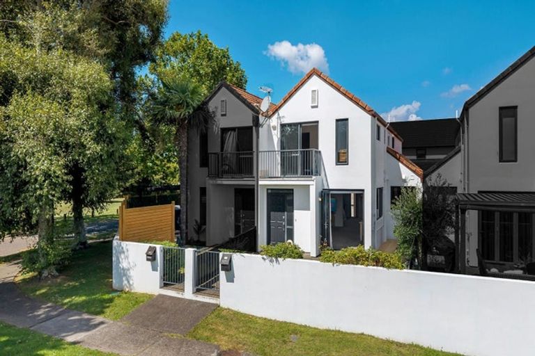 Photo of property in 2/27 Kellaway Drive, East Tamaki, Auckland, 2013