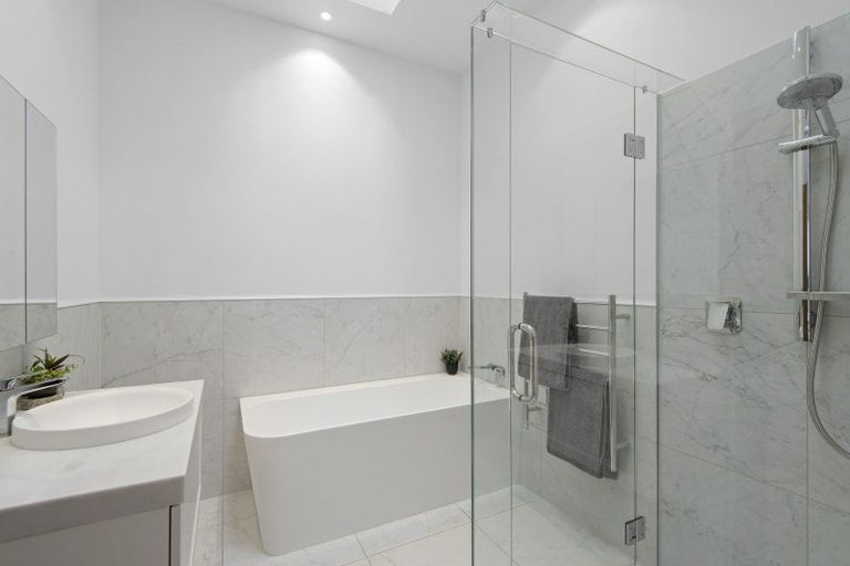 Photo of property in 75 Holly Road, St Albans, Christchurch, 8014