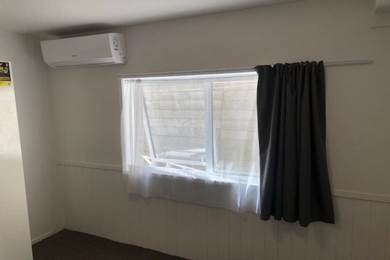 Photo of property in 20a Lyndfield Lane, Newlands, Wellington, 6037