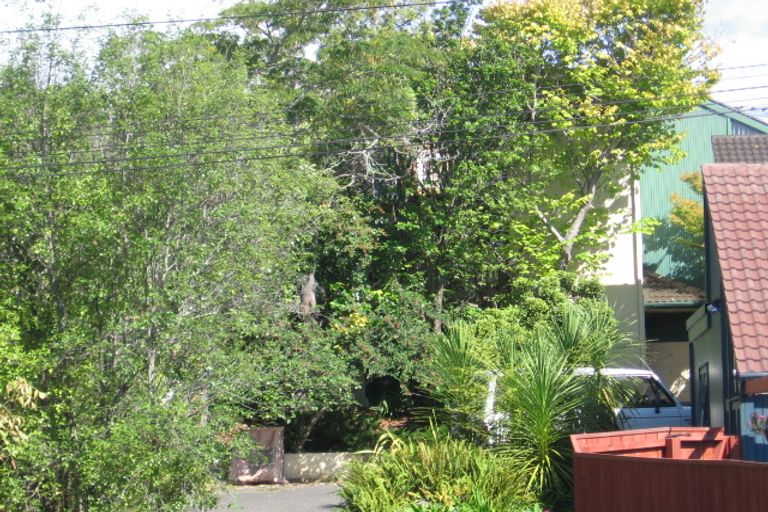 Photo of property in 1/30 Sandown Road, Rothesay Bay, Auckland, 0630