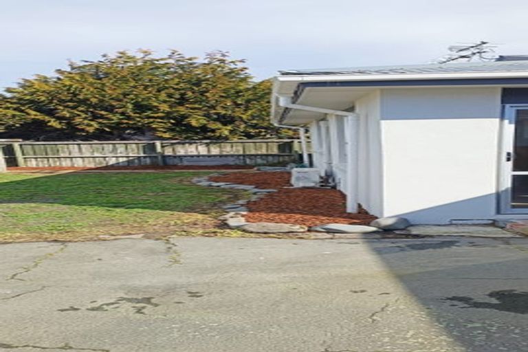 Photo of property in 58 Inwoods Road, Parklands, Christchurch, 8083