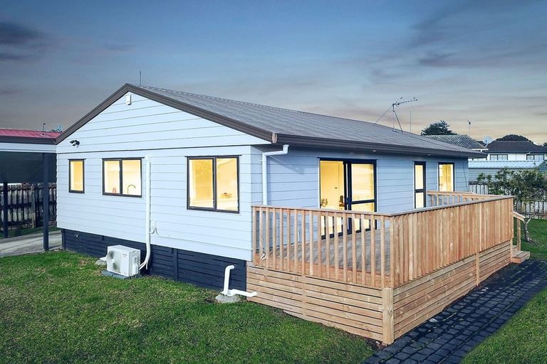 Photo of property in 2/24 Bernina Place, Weymouth, Auckland, 2103