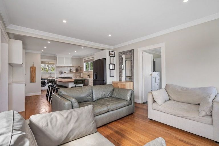 Photo of property in 53 Awaroa Road, Sunnyvale, Auckland, 0612