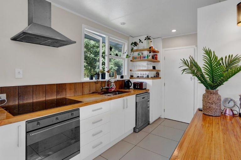 Photo of property in 13 Brixham Place, Merrilands, New Plymouth, 4312