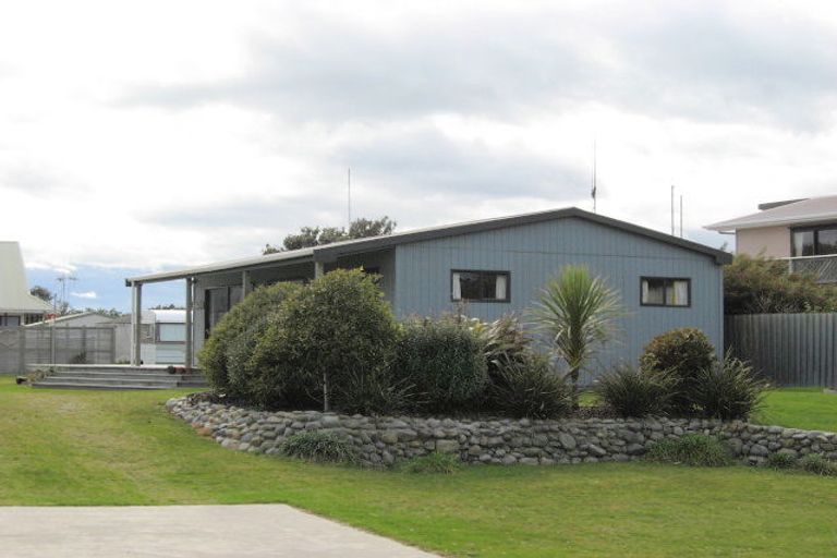 Photo of property in 5 Duncan Street, Waikawa Beach, Manakau, 5573