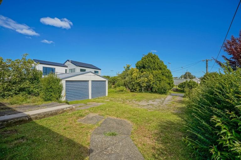 Photo of property in 23 Smythe Road, Henderson, Auckland, 0612