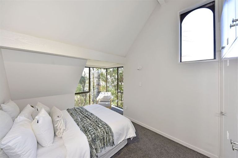 Photo of property in 210 Riverlaw Terrace, Saint Martins, Christchurch, 8022