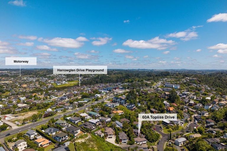Photo of property in 60a Topliss Drive, Northcross, Auckland, 0632