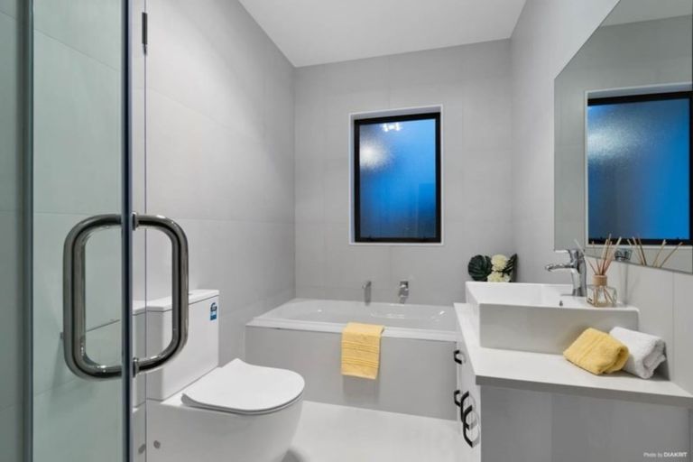 Photo of property in 44 Cooladawson Drive, Flat Bush, Auckland, 2019