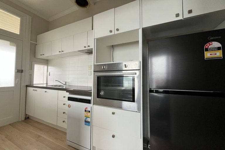 Photo of property in 31c Hall Street, Newtown, Wellington, 6021