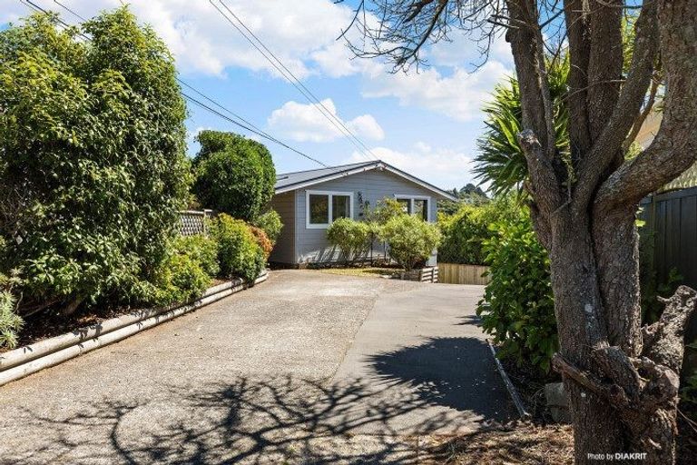 Photo of property in 15 Dunmail Way, Newlands, Wellington, 6037