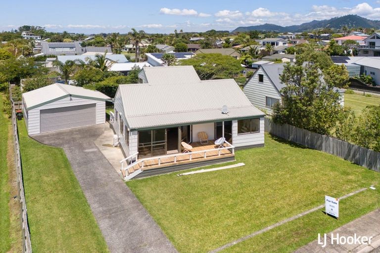 Photo of property in 1 Patterson Place, Waihi Beach, 3611