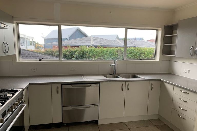 Photo of property in 1/44 College Road, Northcote, Auckland, 0627