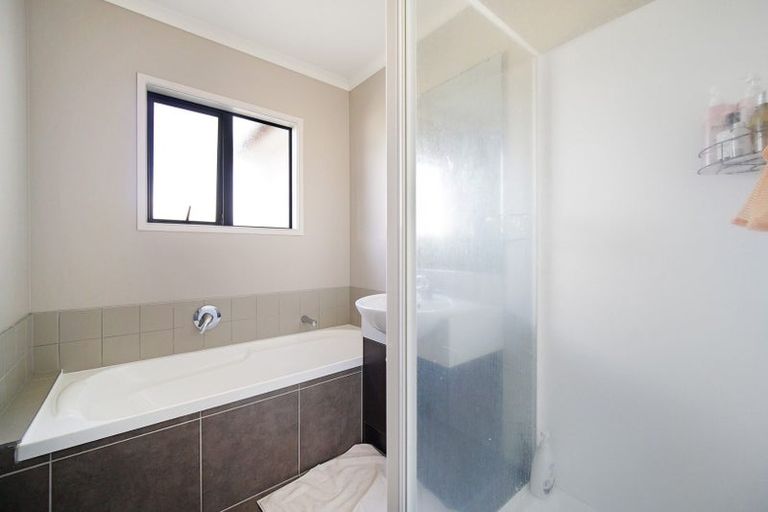 Photo of property in 27 Sonoma Crescent, Oteha, Auckland, 0632