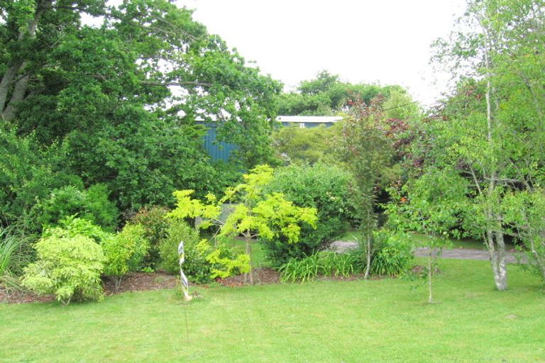 Photo of property in 42 Seymour Road, Sunnyvale, Auckland, 0612