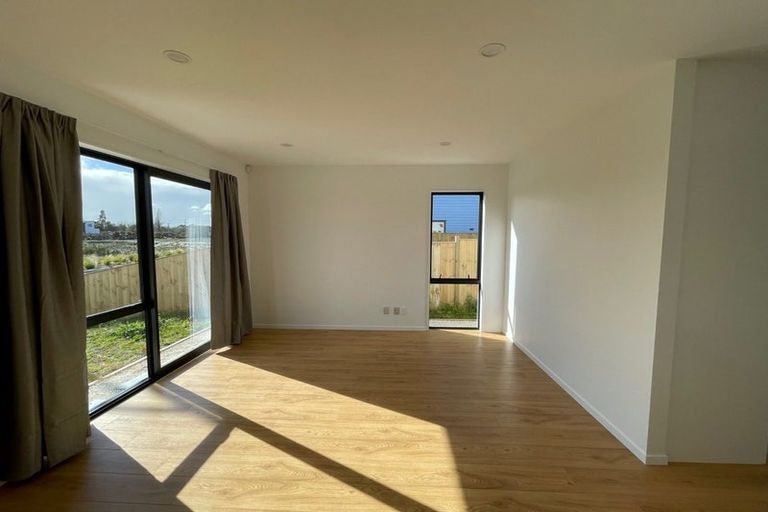 Photo of property in 28 Minhas Road, Papakura, 2110