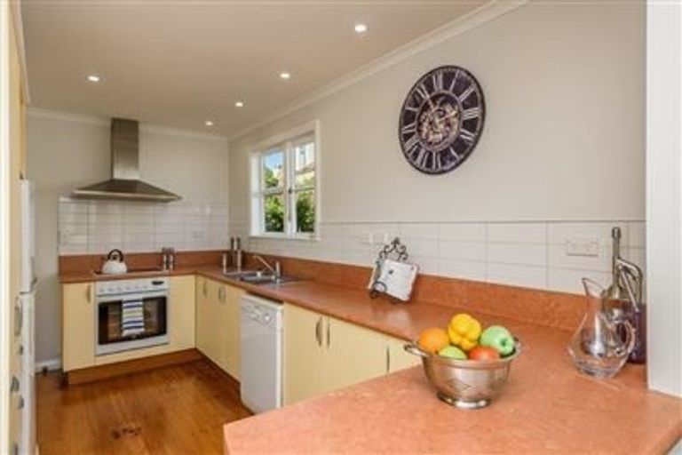 Photo of property in 5 Shalimar Crescent, Khandallah, Wellington, 6035