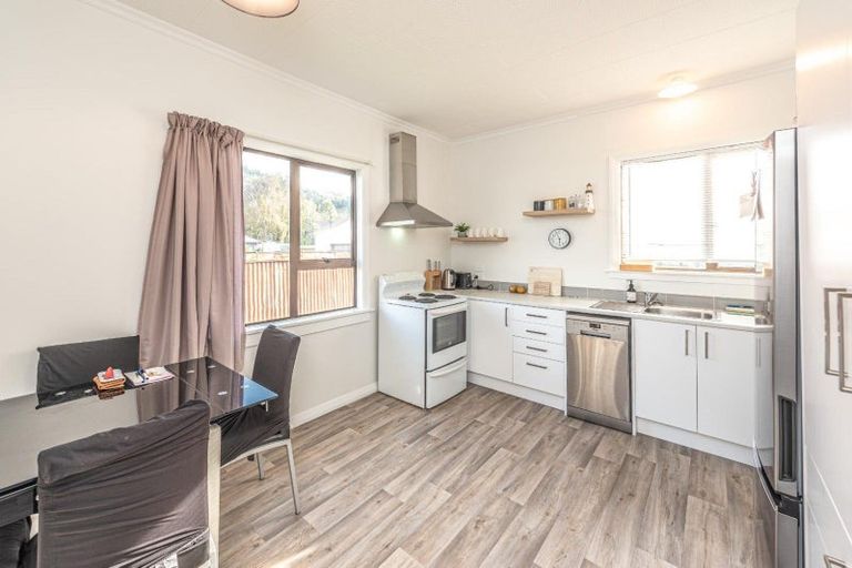 Photo of property in 28 Roberts Avenue, Aramoho, Whanganui, 4500