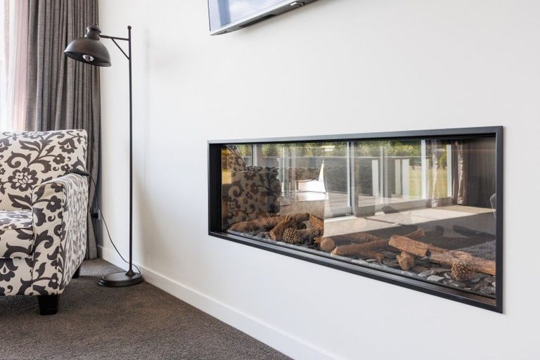 Photo of property in 33 Hartwell Drive, Kelvin Grove, Palmerston North, 4470