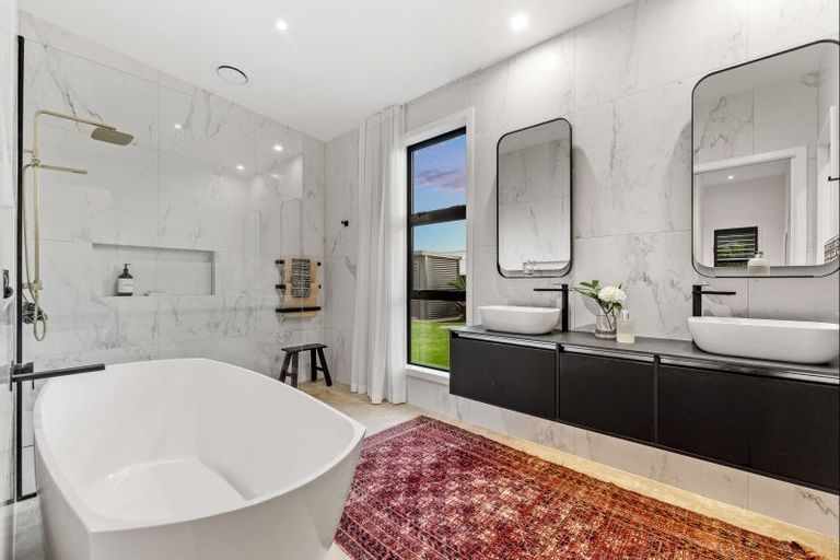 Photo of property in 72 Point Wells Road, Point Wells, 0986